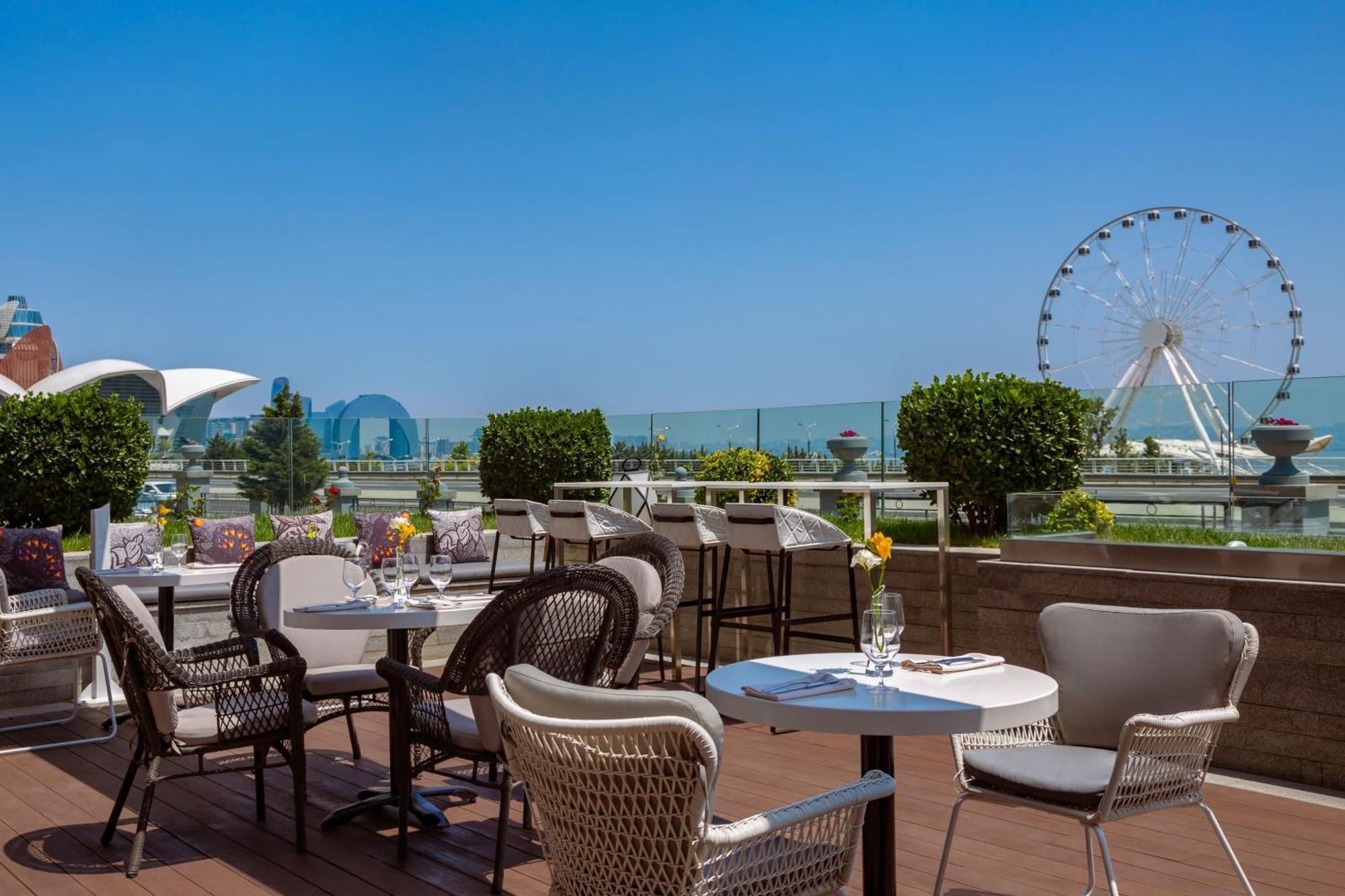 Sheraton Baku Intourist Exterior foto The View