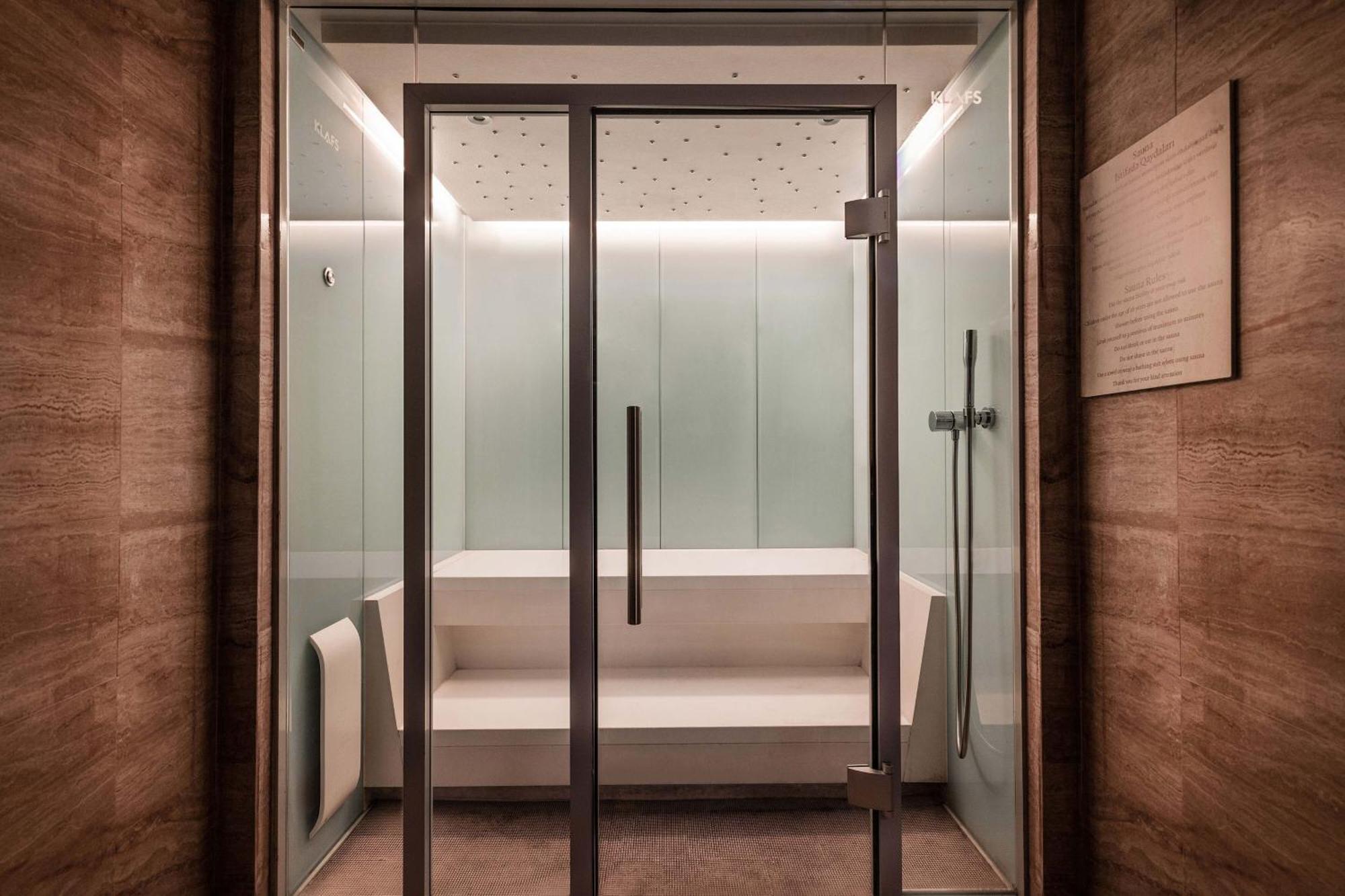 Sheraton Baku Intourist Exterior foto A shower with a shower tray